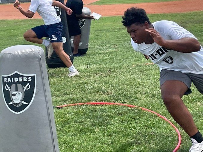 Las Vegas Raiders host 11-On high school football event - High