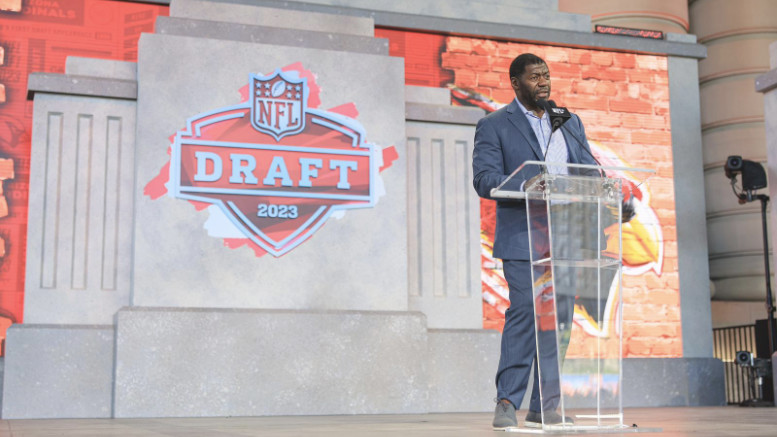 Roman Oben joins the High School Football America Podcast to discuss the 2024 NFL Draft.