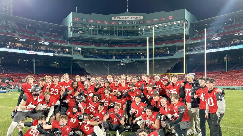 Marblehead bearts Swampscott in Thanksgiving high school football rivarlry at Fenway Park